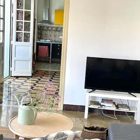 Avenida Islas Canarias * سانتا كروز دي تينيريف